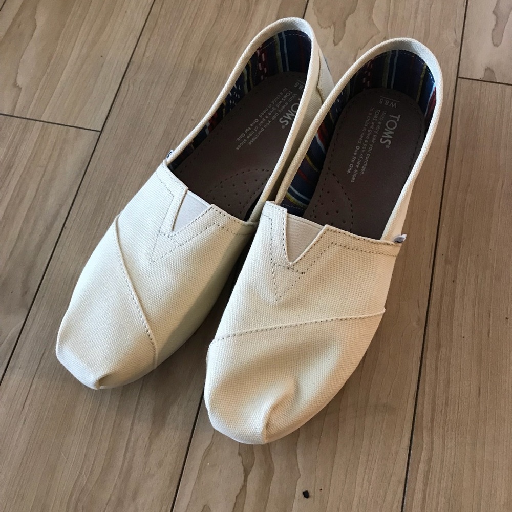 Brand new toms